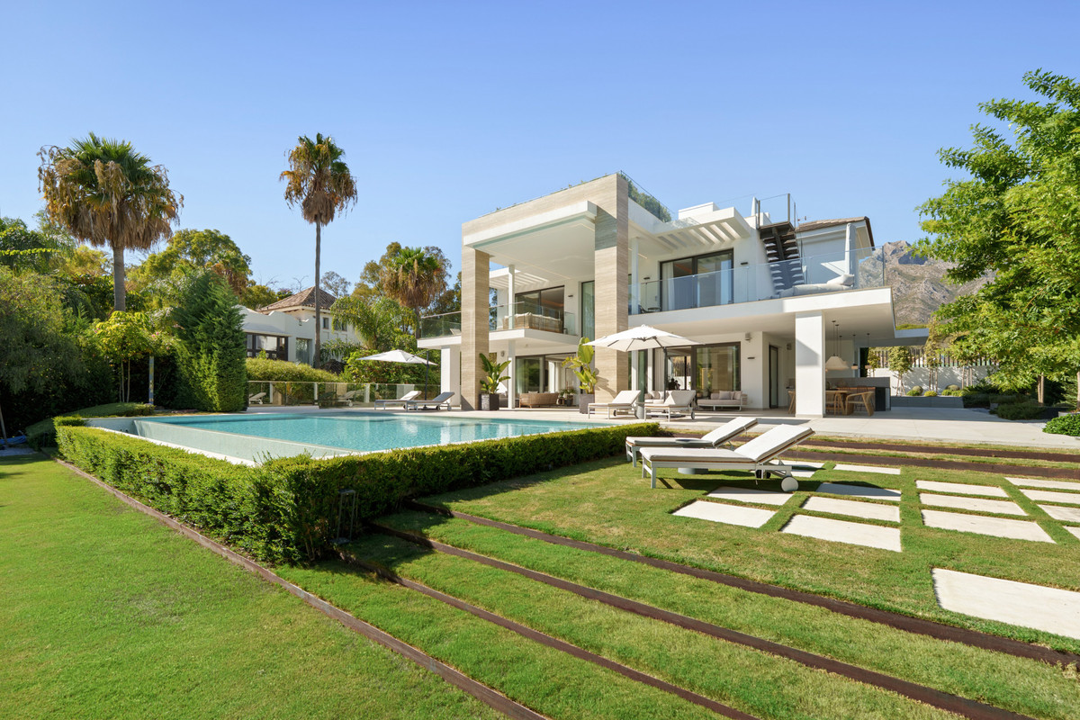 Se vende Villa - Chalet de 6 dormitorios en Costa Del Sol, Málaga, España
