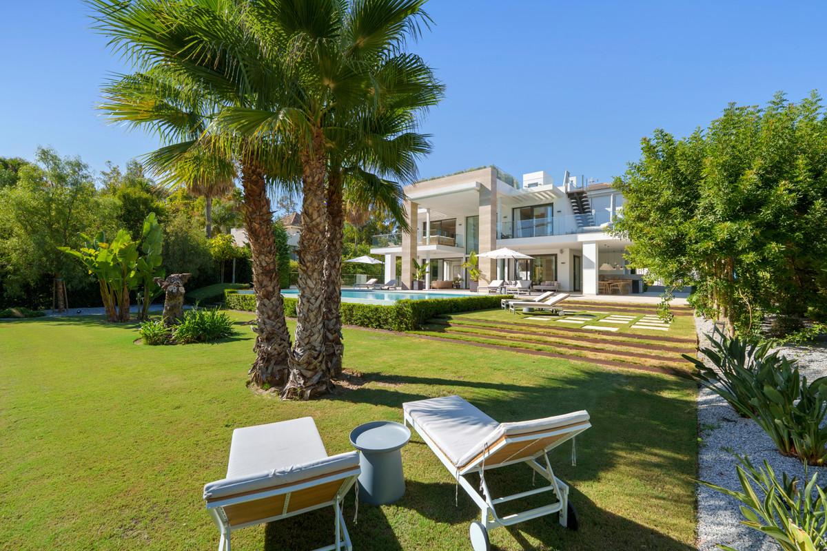 Se vende Villa - Chalet de 6 dormitorios en Costa Del Sol, Málaga, España