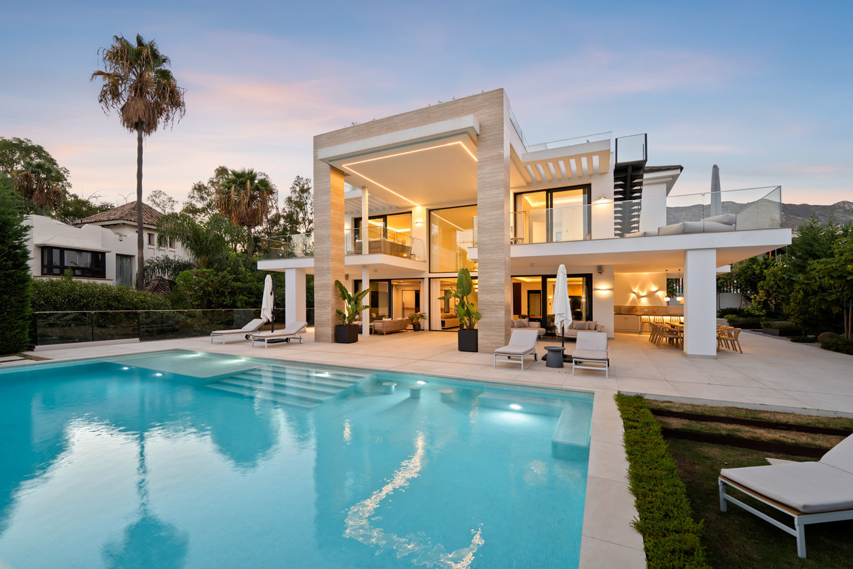Se vende Villa - Chalet de 6 dormitorios en Costa Del Sol, Málaga, España