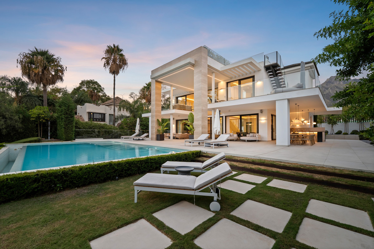 Se vende Villa - Chalet de 6 dormitorios en Costa Del Sol, Málaga, España