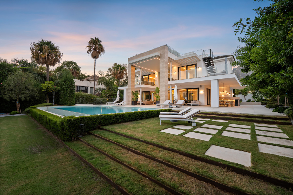 Se vende Villa - Chalet de 6 dormitorios en Costa Del Sol, Málaga, España