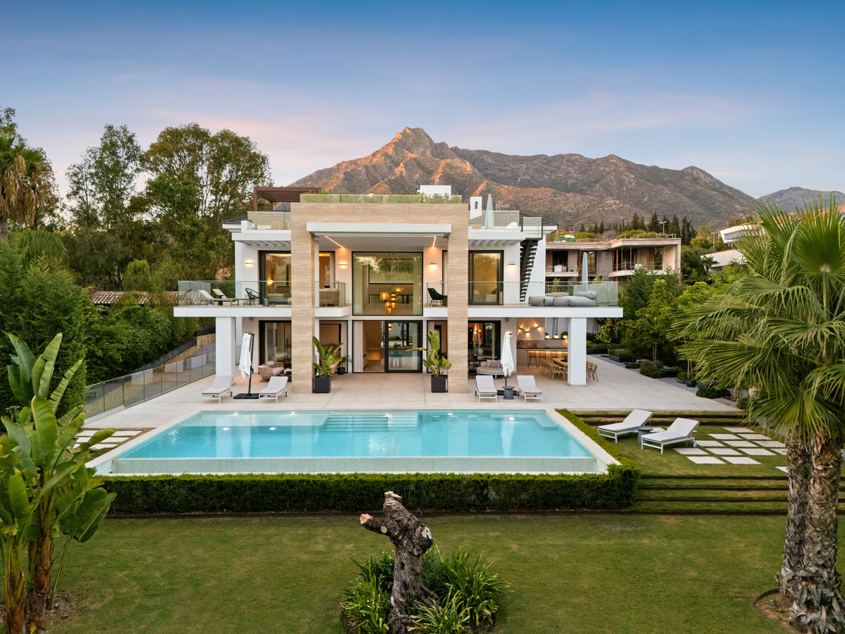 Se vende Villa - Chalet de 6 dormitorios en Costa Del Sol, Málaga, España
