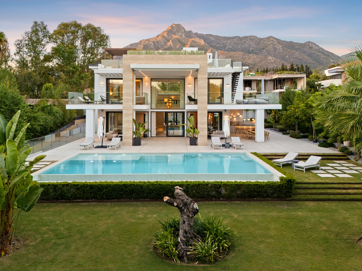 Se vende Villa - Chalet de 6 dormitorios en Costa Del Sol, Málaga, España