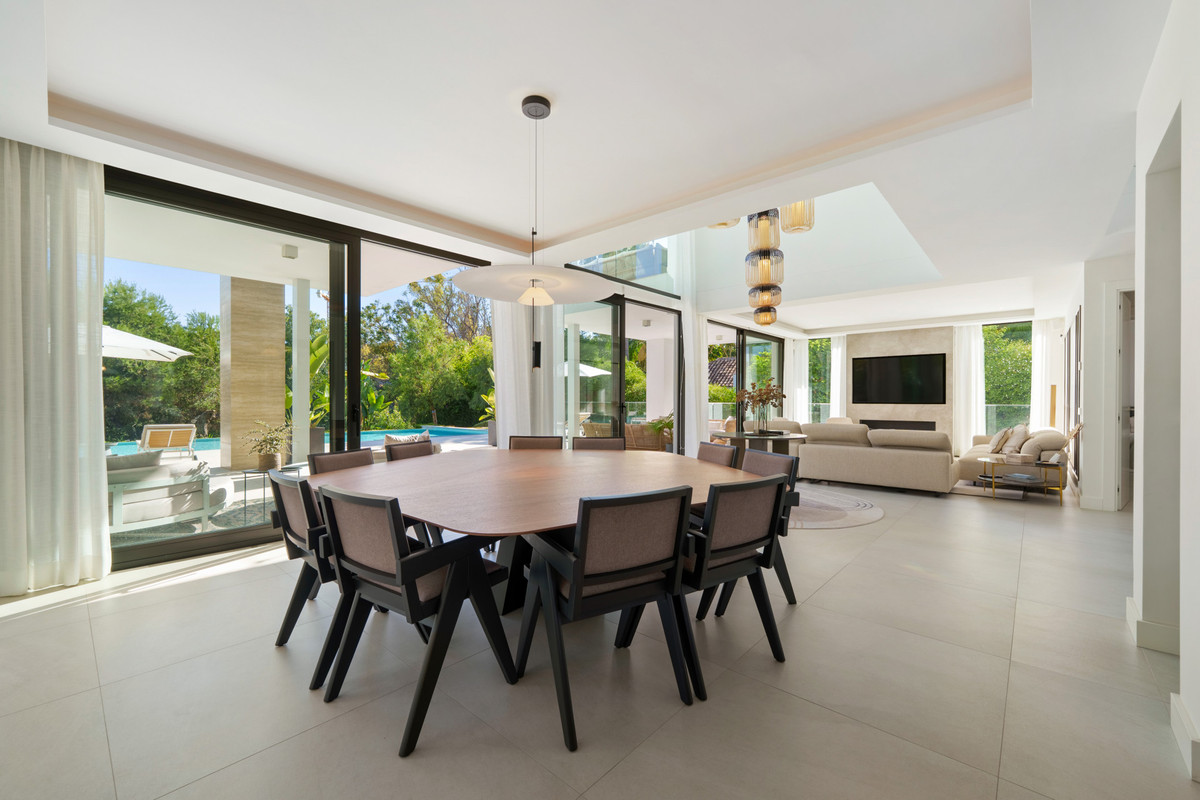 Se vende Villa - Chalet de 6 dormitorios en Costa Del Sol, Málaga, España