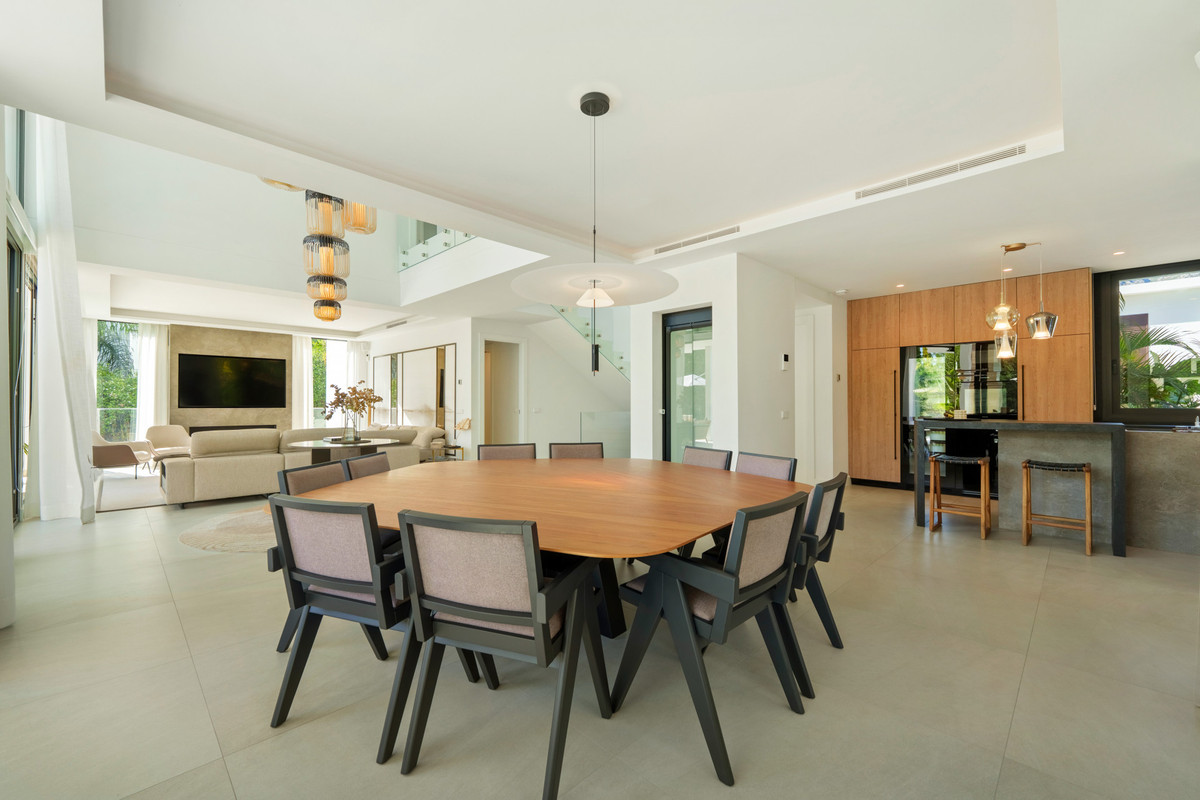 Se vende Villa - Chalet de 6 dormitorios en Costa Del Sol, Málaga, España