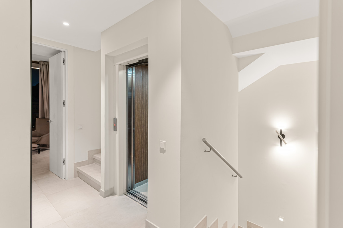 Se vende Pareada de 4 dormitorios en Costa Del Sol, Málaga, España