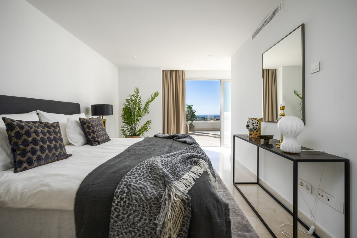 3 Bed Apartment for sale in Nueva Andalucía Costa Del Sol, Málaga, Spain