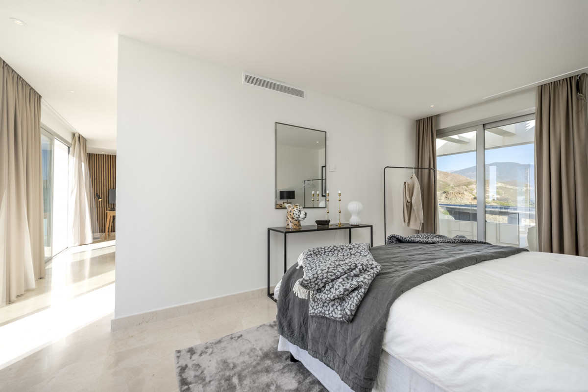 3 Bed Apartment for sale in Nueva Andalucía Costa Del Sol, Málaga, Spain
