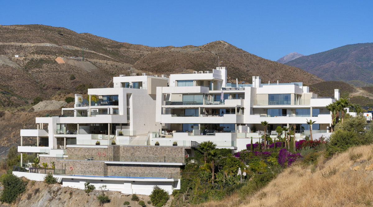 3 Bed Apartment for sale in Nueva Andalucía Costa Del Sol, Málaga, Spain