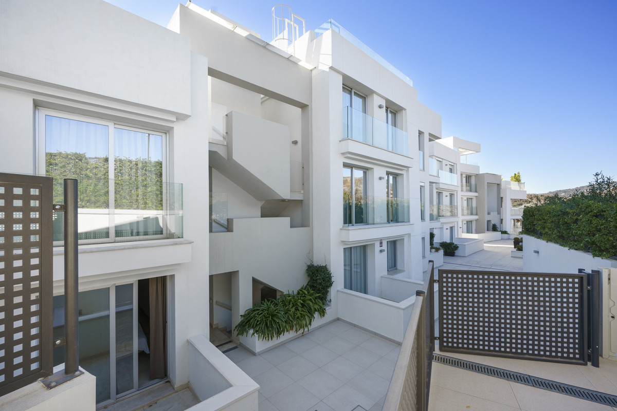 3 Bed Apartment for sale in Nueva Andalucía Costa Del Sol, Málaga, Spain