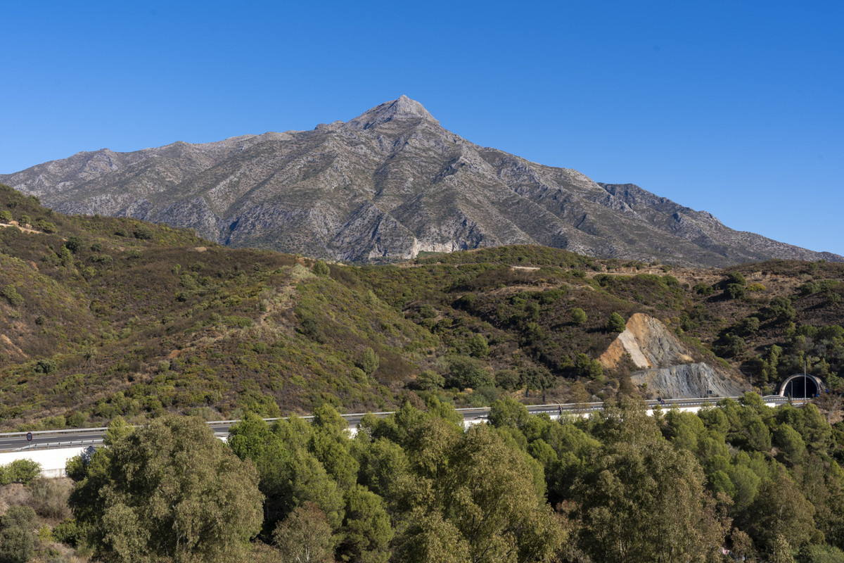 3 Bed Apartment for sale in Nueva Andalucía Costa Del Sol, Málaga, Spain
