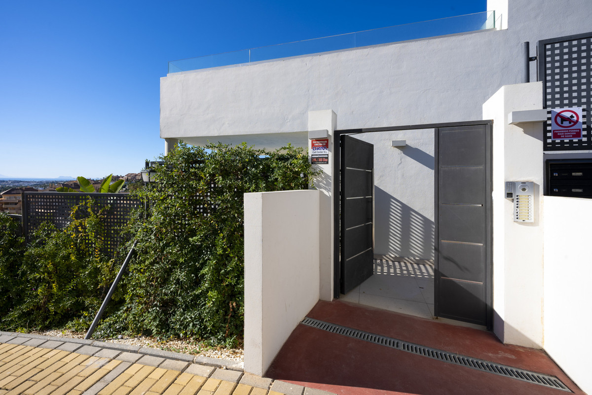 3 Bed Apartment for sale in Nueva Andalucía Costa Del Sol, Málaga, Spain