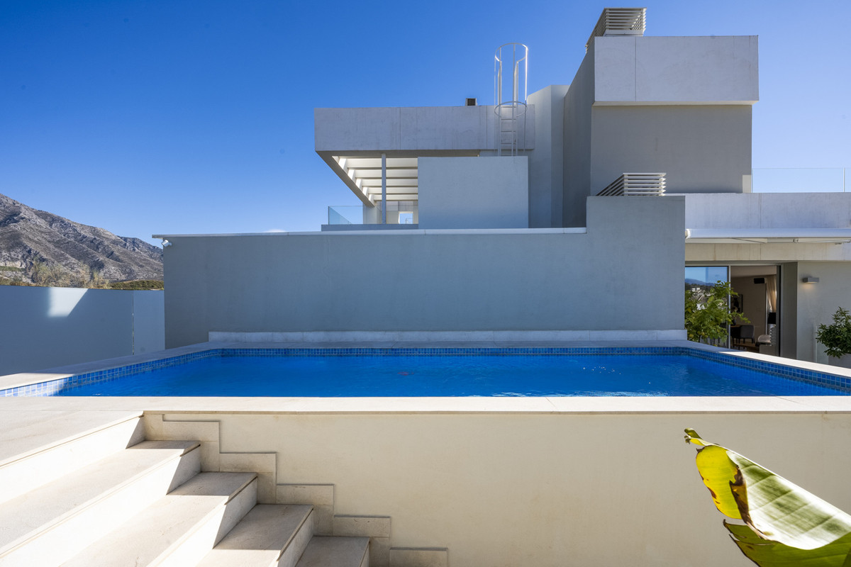 3 Bed Apartment for sale in Nueva Andalucía Costa Del Sol, Málaga, Spain