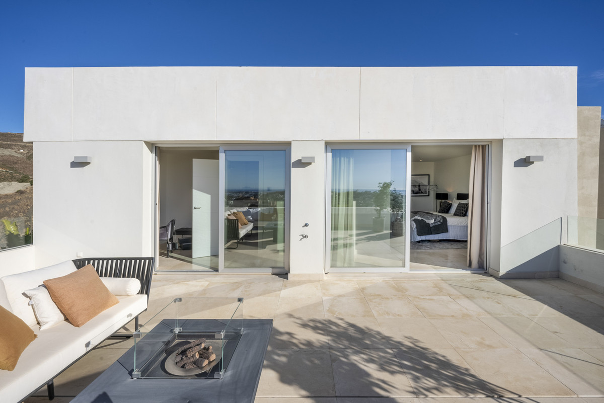 3 Bed Apartment for sale in Nueva Andalucía Costa Del Sol, Málaga, Spain