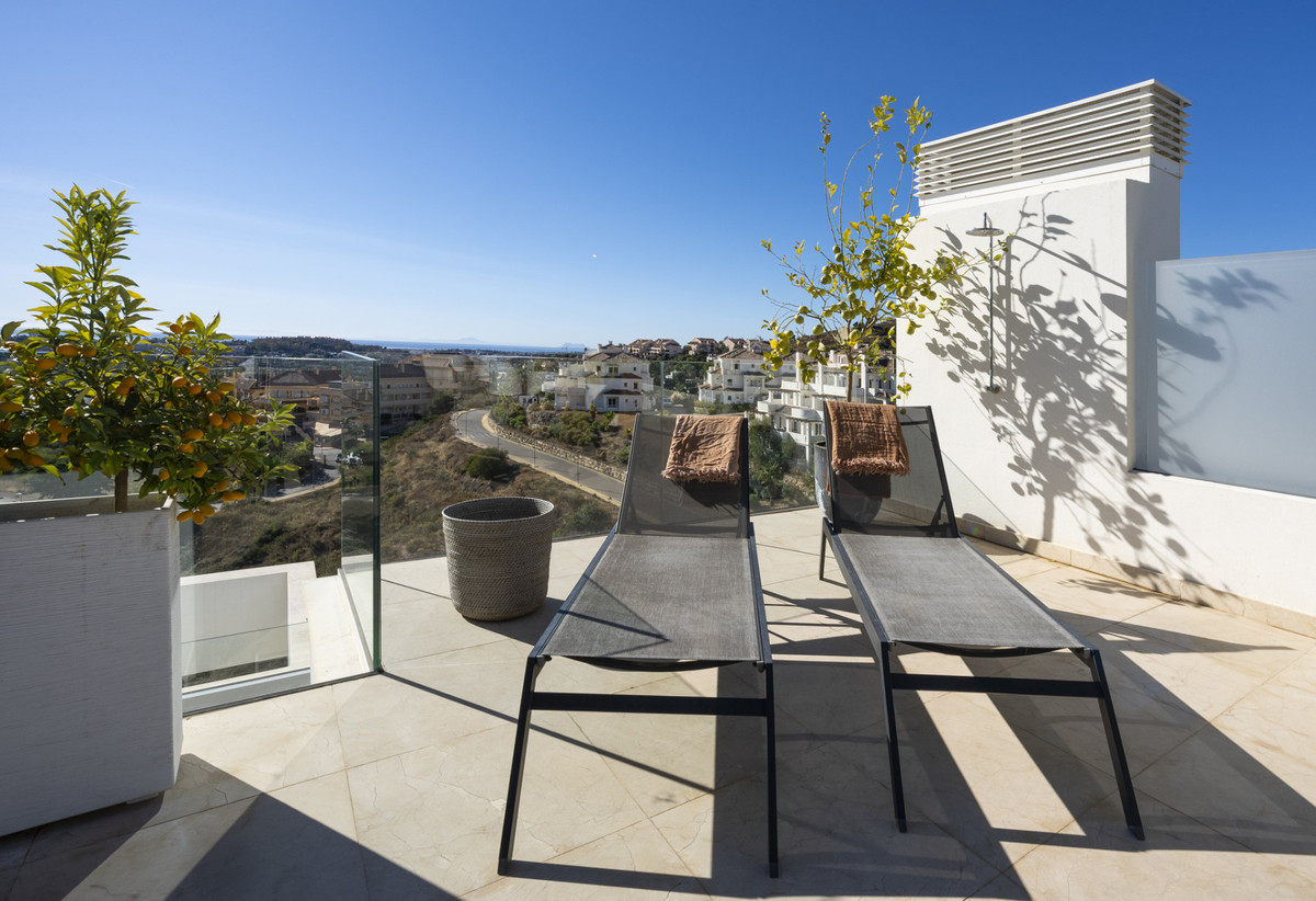 3 Bed Apartment for sale in Nueva Andalucía Costa Del Sol, Málaga, Spain