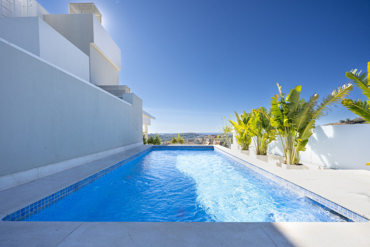 3 Bed Apartment for sale in Nueva Andalucía Costa Del Sol, Málaga, Spain