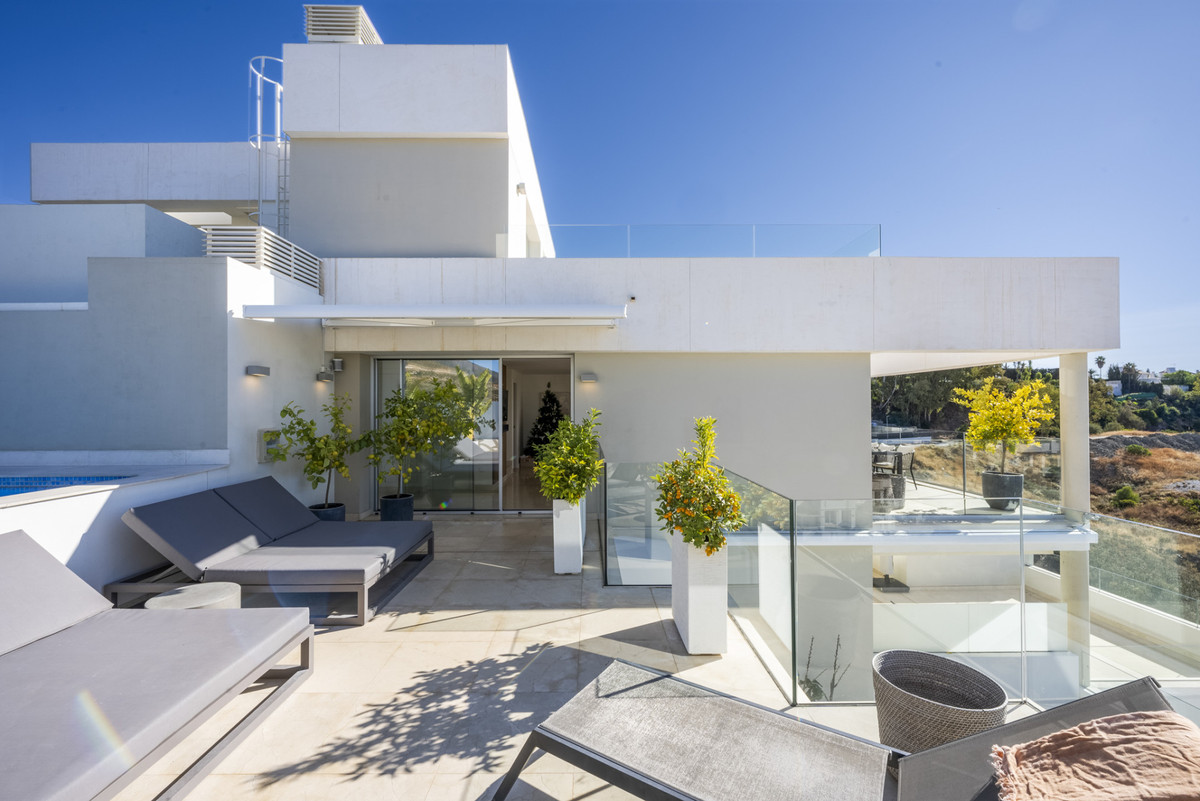 3 Bed Apartment for sale in Nueva Andalucía Costa Del Sol, Málaga, Spain