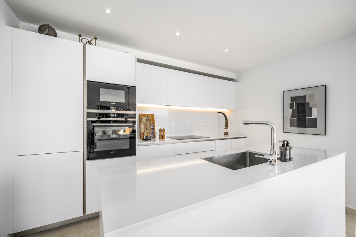 3 Bed Apartment for sale in Nueva Andalucía Costa Del Sol, Málaga, Spain