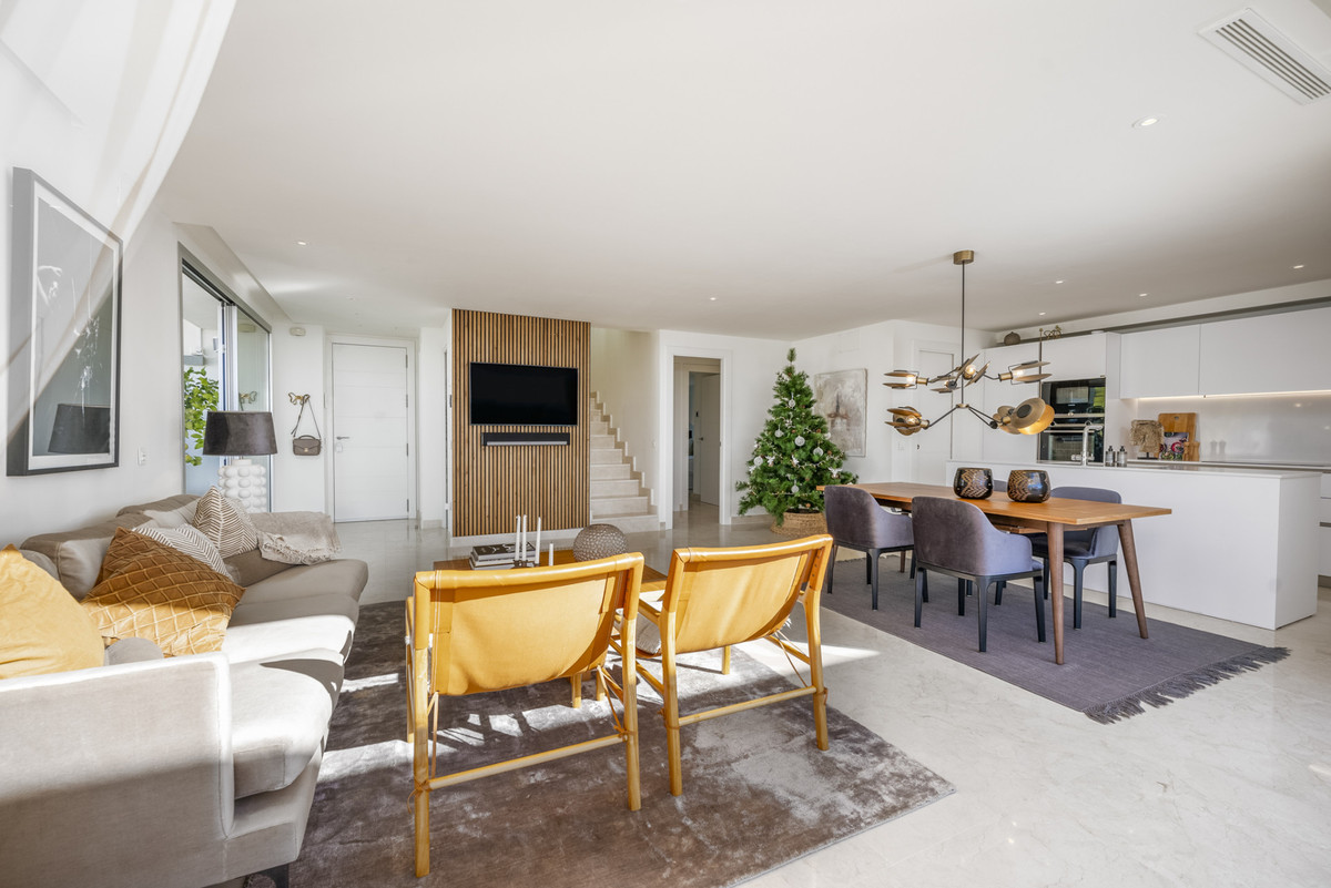 3 Bed Apartment for sale in Nueva Andalucía Costa Del Sol, Málaga, Spain