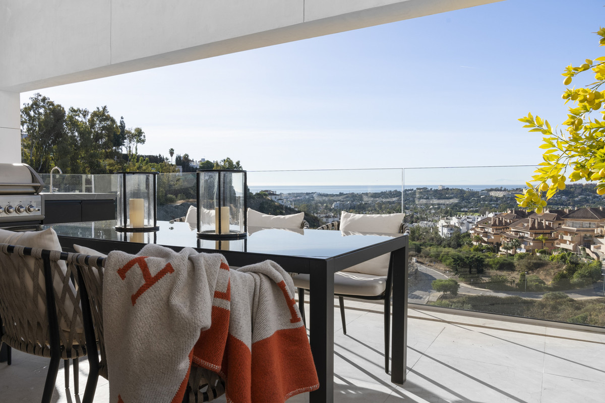 3 Bed Apartment for sale in Nueva Andalucía Costa Del Sol, Málaga, Spain