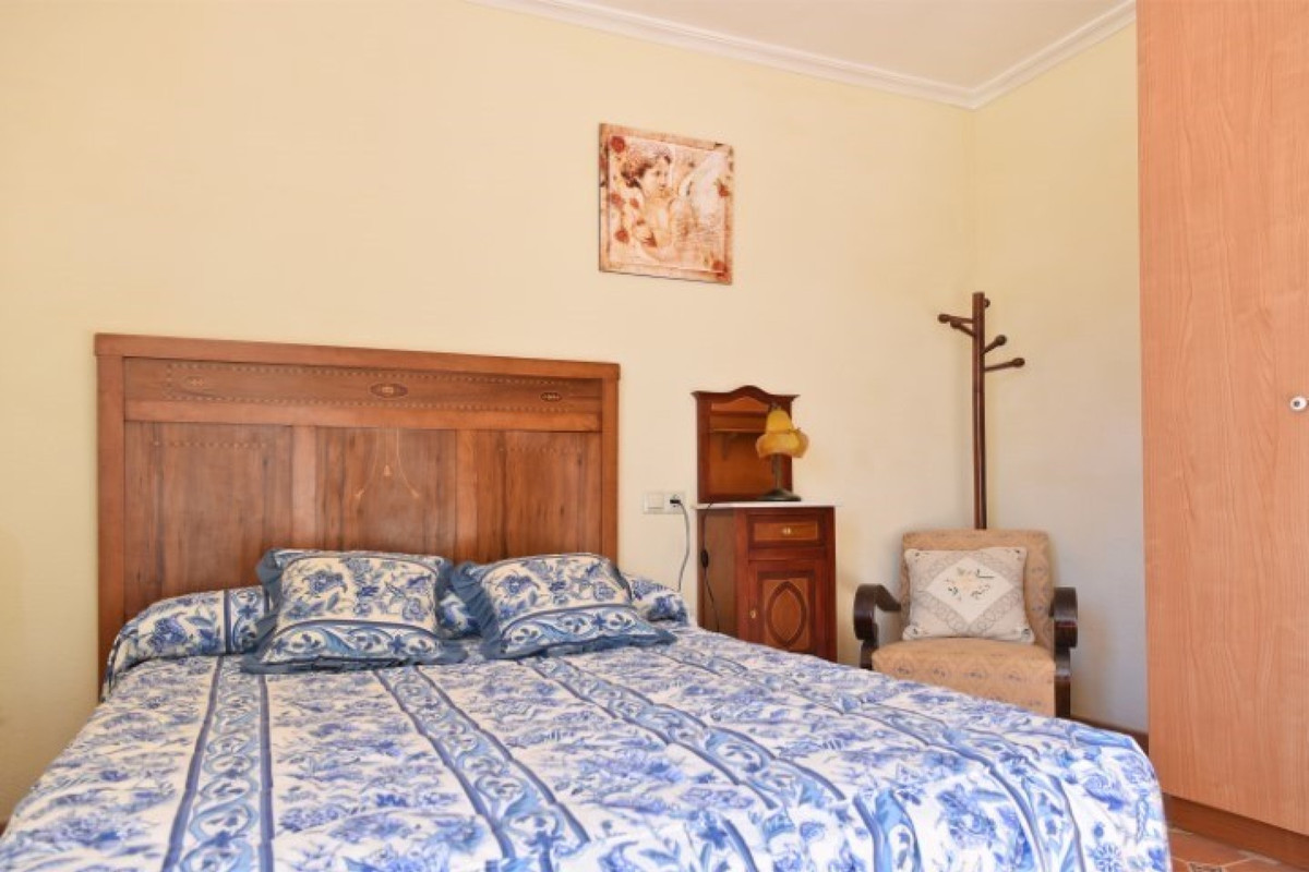 4 Bed Townhouse for sale in Pinoso Costa Blanca, Alicante, Spain
