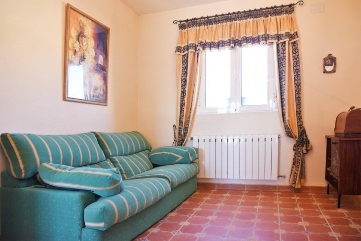 4 Bed Townhouse for sale in Pinoso Costa Blanca, Alicante, Spain