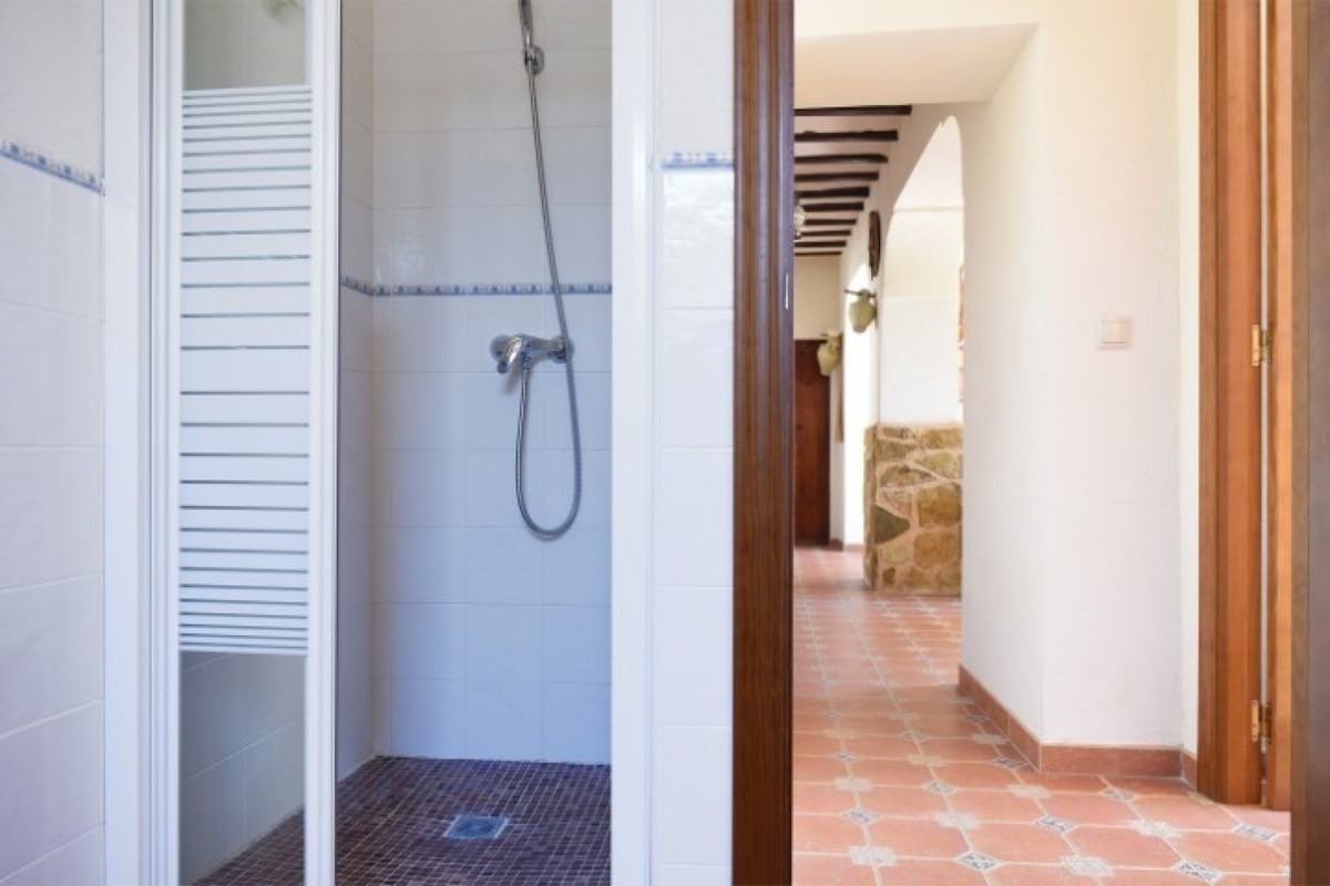 4 Bed Townhouse for sale in Pinoso Costa Blanca, Alicante, Spain
