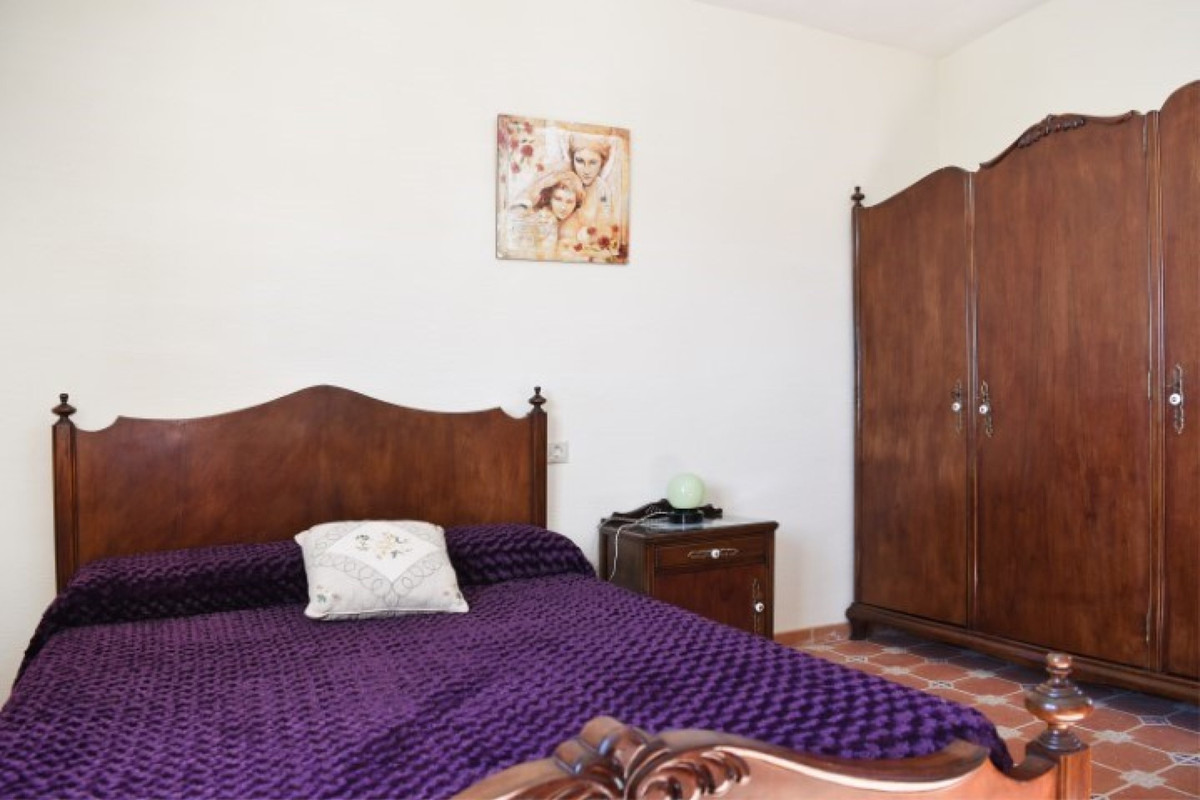 4 Bed Townhouse for sale in Pinoso Costa Blanca, Alicante, Spain