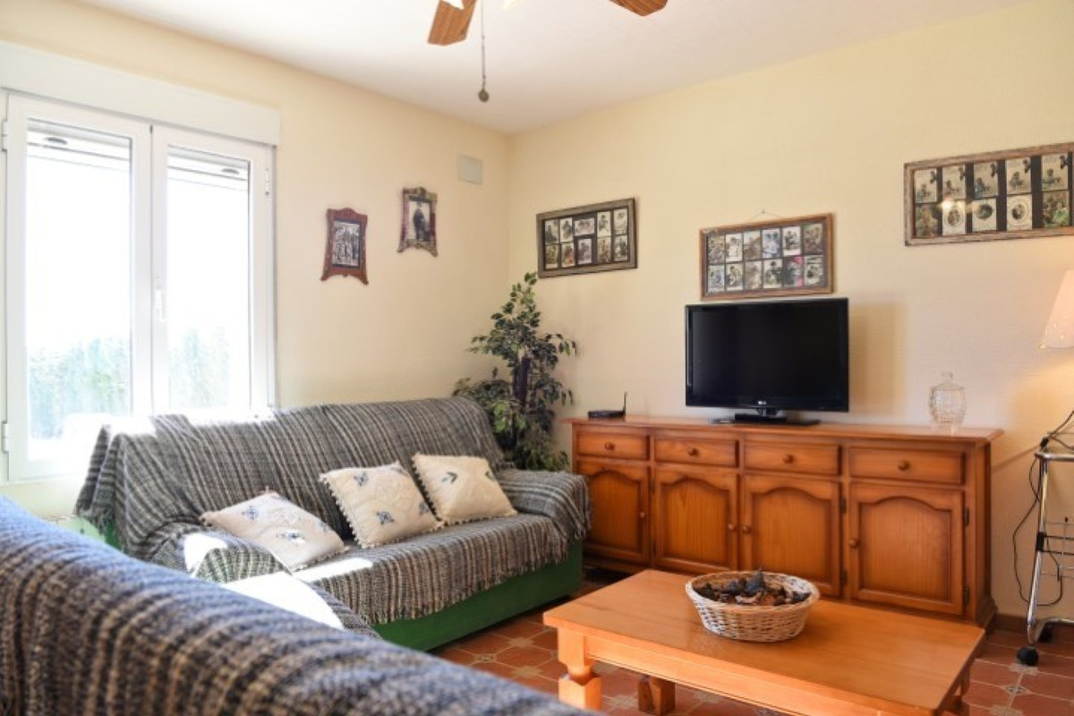 4 Bed Townhouse for sale in Pinoso Costa Blanca, Alicante, Spain