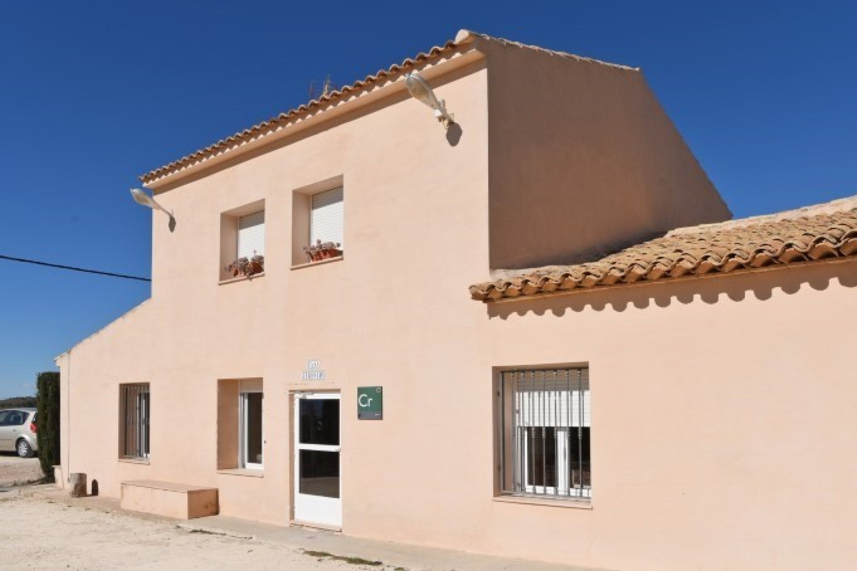 4 Bed Townhouse for sale in Pinoso Costa Blanca, Alicante, Spain