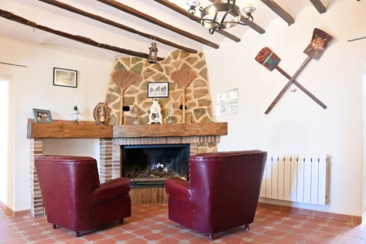 4 Bed Townhouse for sale in Pinoso Costa Blanca, Alicante, Spain