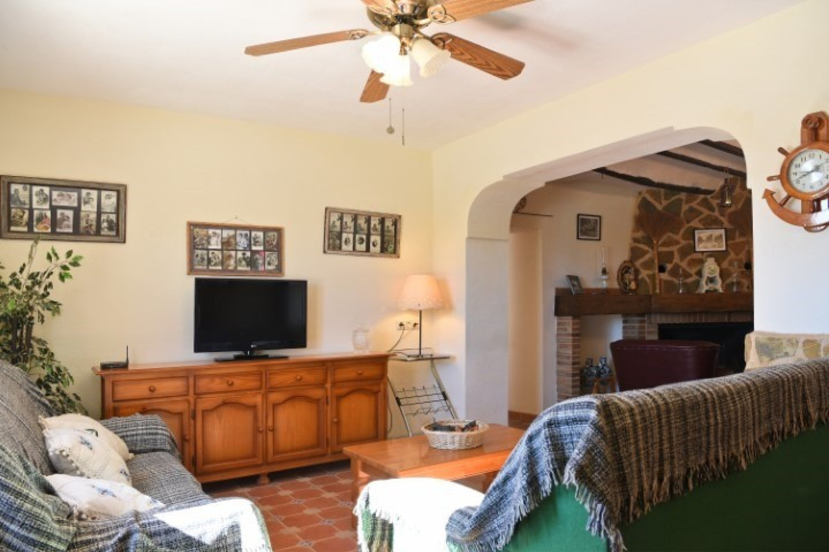 4 Bed Townhouse for sale in Pinoso Costa Blanca, Alicante, Spain