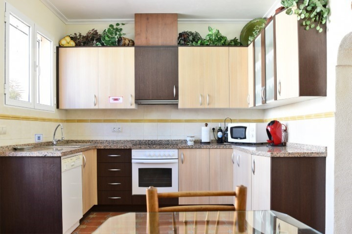 4 Bed Townhouse for sale in Pinoso Costa Blanca, Alicante, Spain