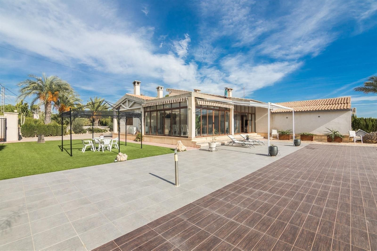 Se vende Villa - Chalet de 5 dormitorios en Costa Blanca, Alicante, España