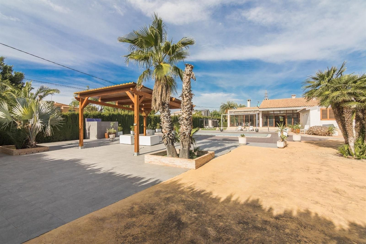 Se vende Villa - Chalet de 5 dormitorios en Costa Blanca, Alicante, España