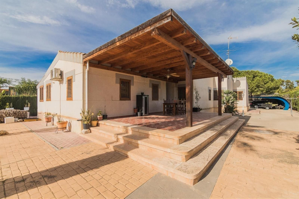 Se vende Villa - Chalet de 5 dormitorios en Costa Blanca, Alicante, España