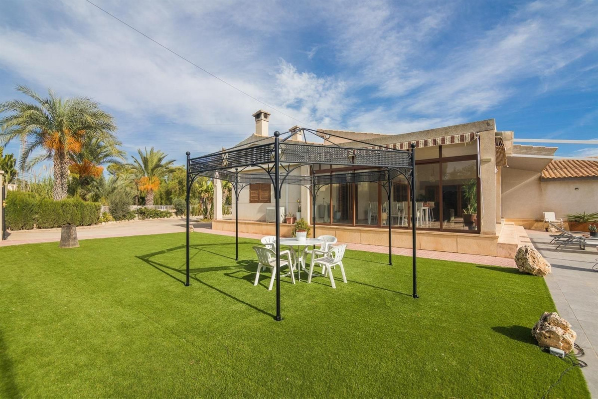 Se vende Villa - Chalet de 5 dormitorios en Costa Blanca, Alicante, España