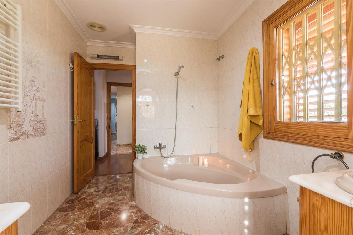 Se vende Villa - Chalet de 5 dormitorios en Costa Blanca, Alicante, España