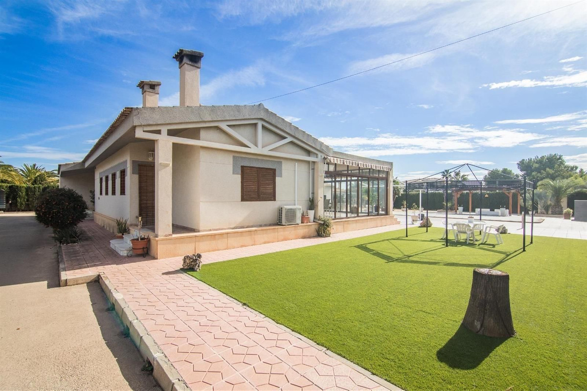Se vende Villa - Chalet de 5 dormitorios en Costa Blanca, Alicante, España