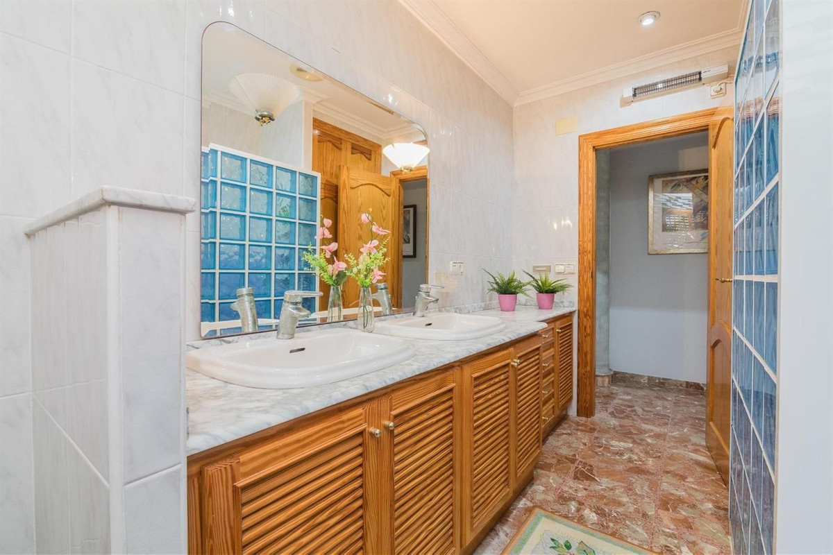 Se vende Villa - Chalet de 5 dormitorios en Costa Blanca, Alicante, España