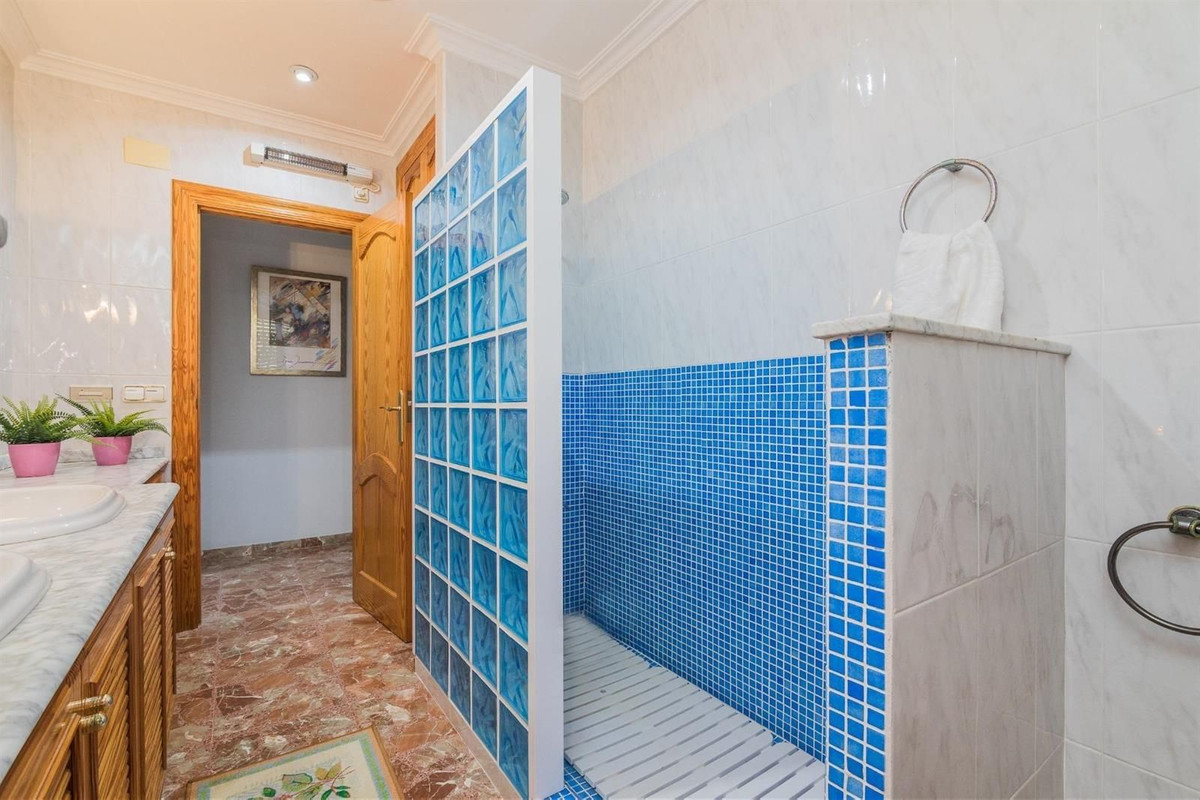 Se vende Villa - Chalet de 5 dormitorios en Costa Blanca, Alicante, España