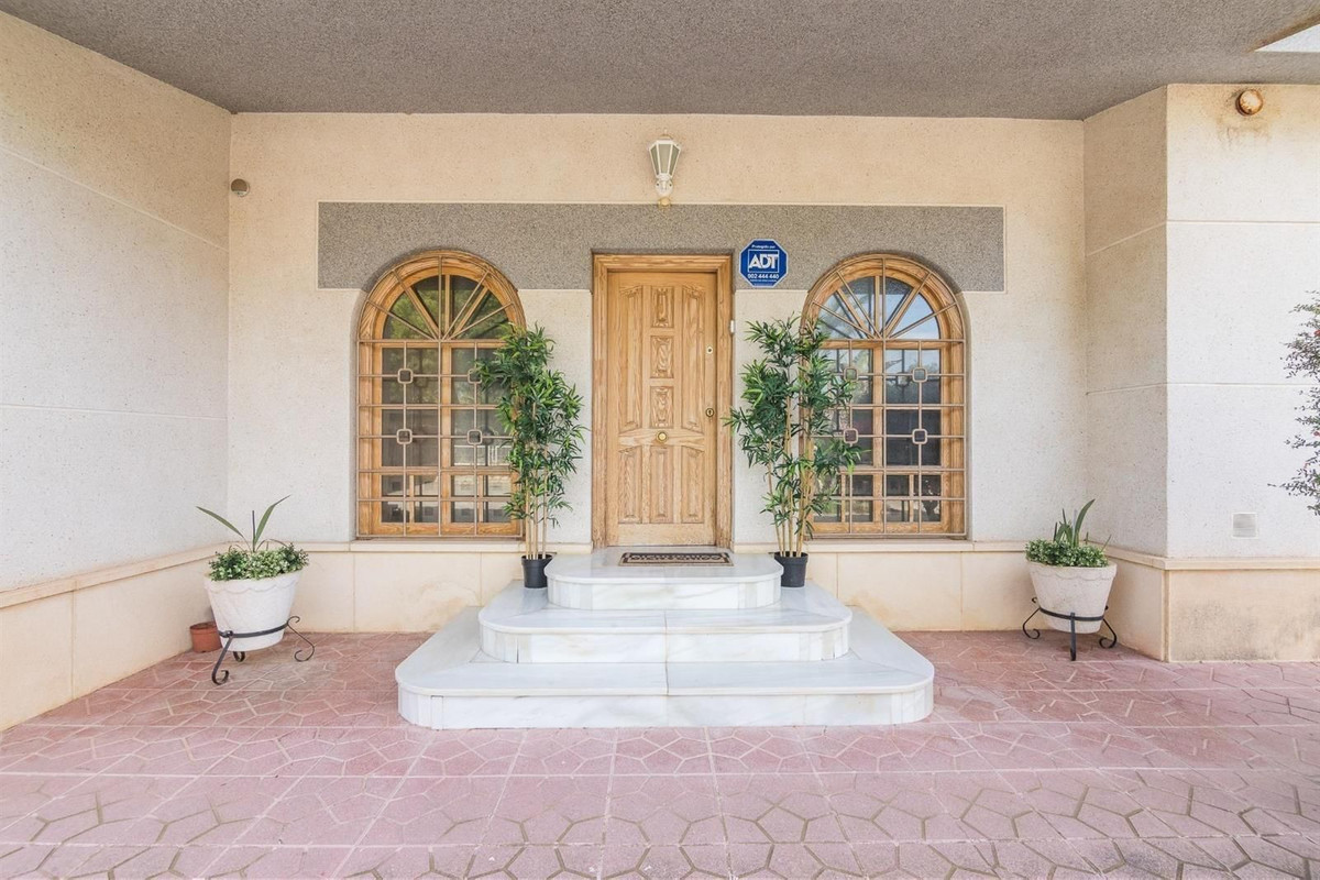 Se vende Villa - Chalet de 5 dormitorios en Costa Blanca, Alicante, España