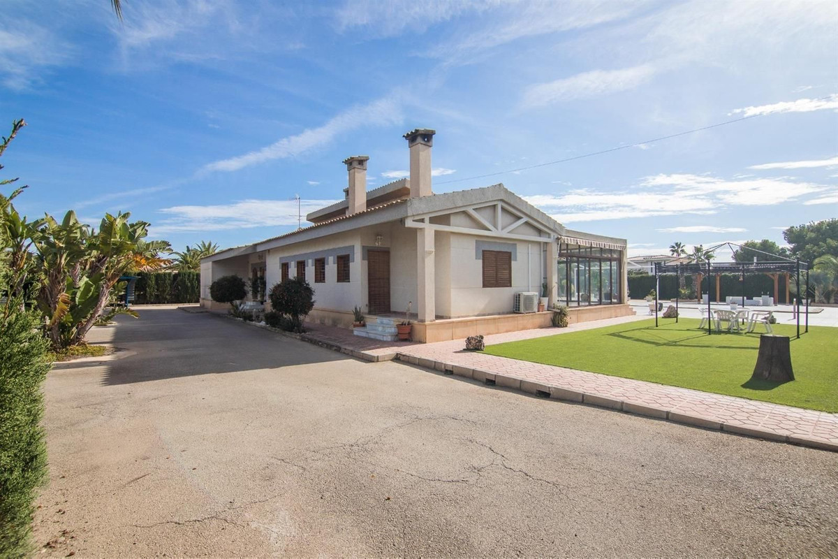 Se vende Villa - Chalet de 5 dormitorios en Costa Blanca, Alicante, España