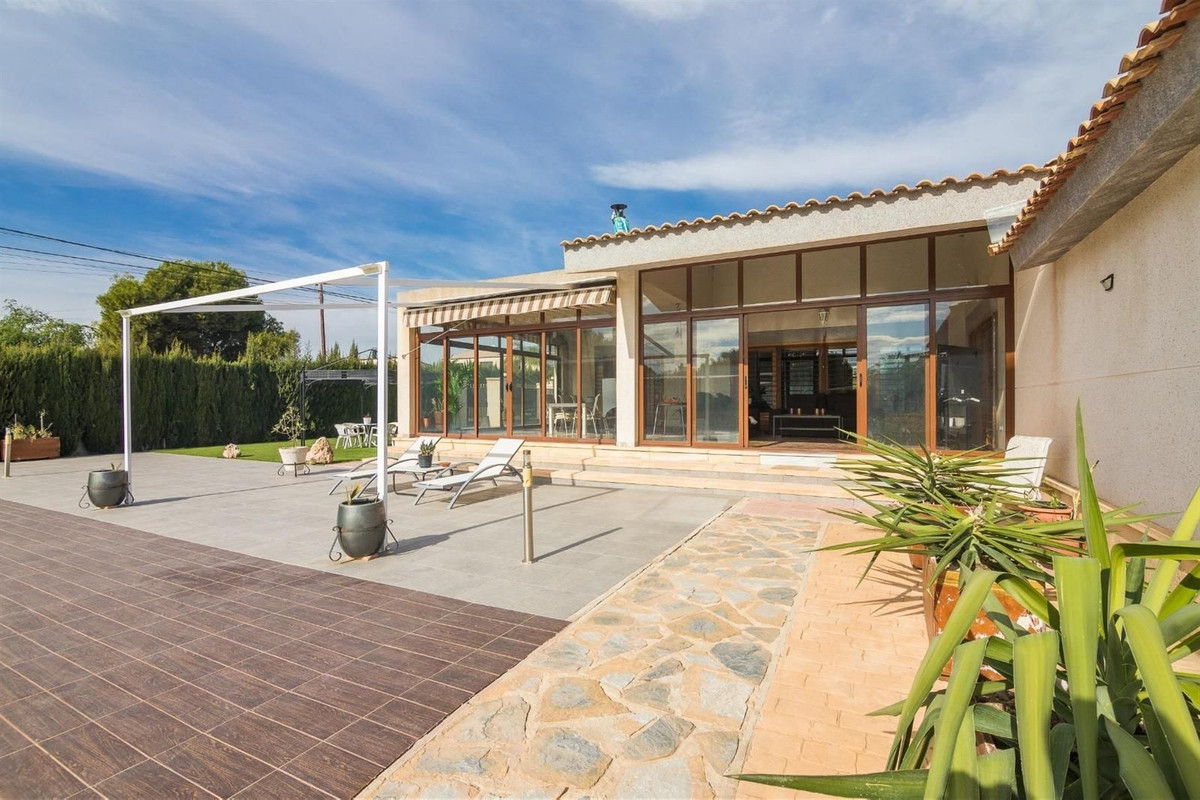 Se vende Villa - Chalet de 5 dormitorios en Costa Blanca, Alicante, España
