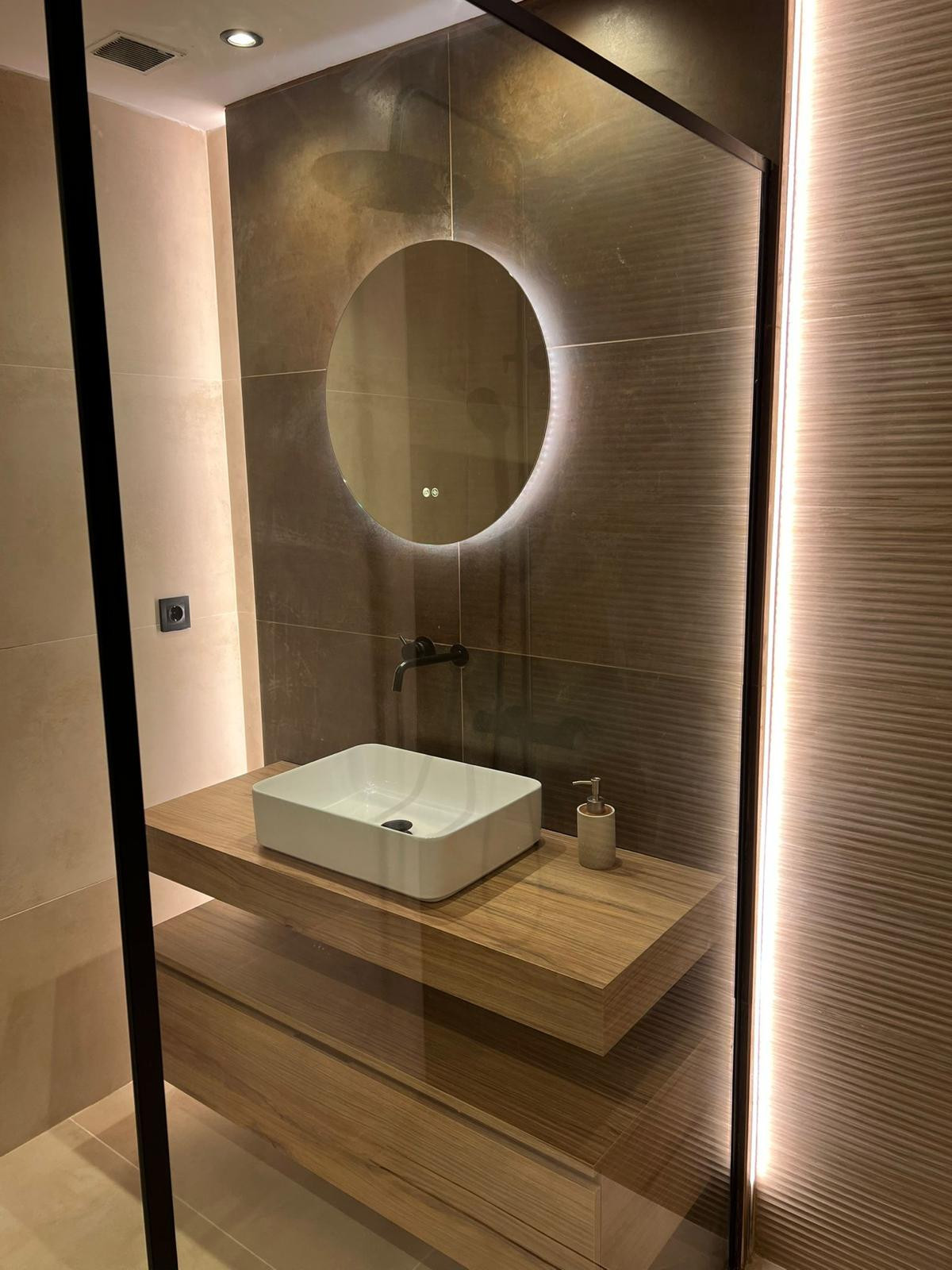 Se vende Apartamento Planta Media de 2 dormitorios en Costa Del Sol, Málaga, España