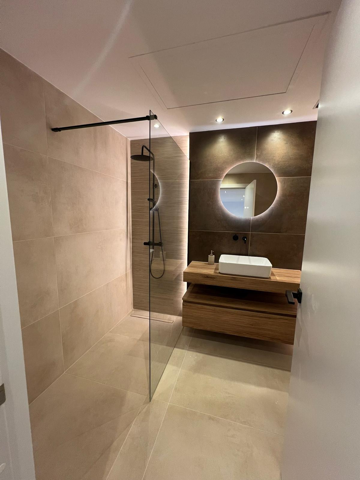 Se vende Apartamento Planta Media de 2 dormitorios en Costa Del Sol, Málaga, España