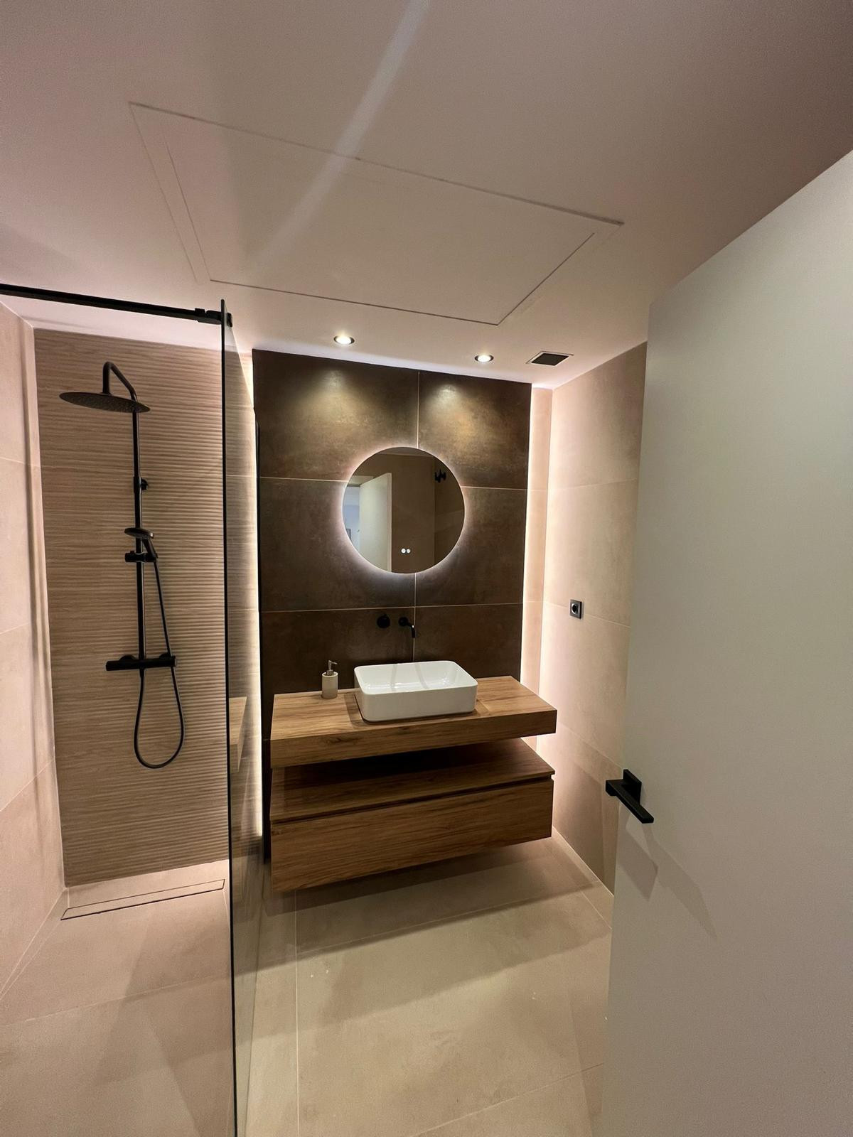 Se vende Apartamento Planta Media de 2 dormitorios en Costa Del Sol, Málaga, España