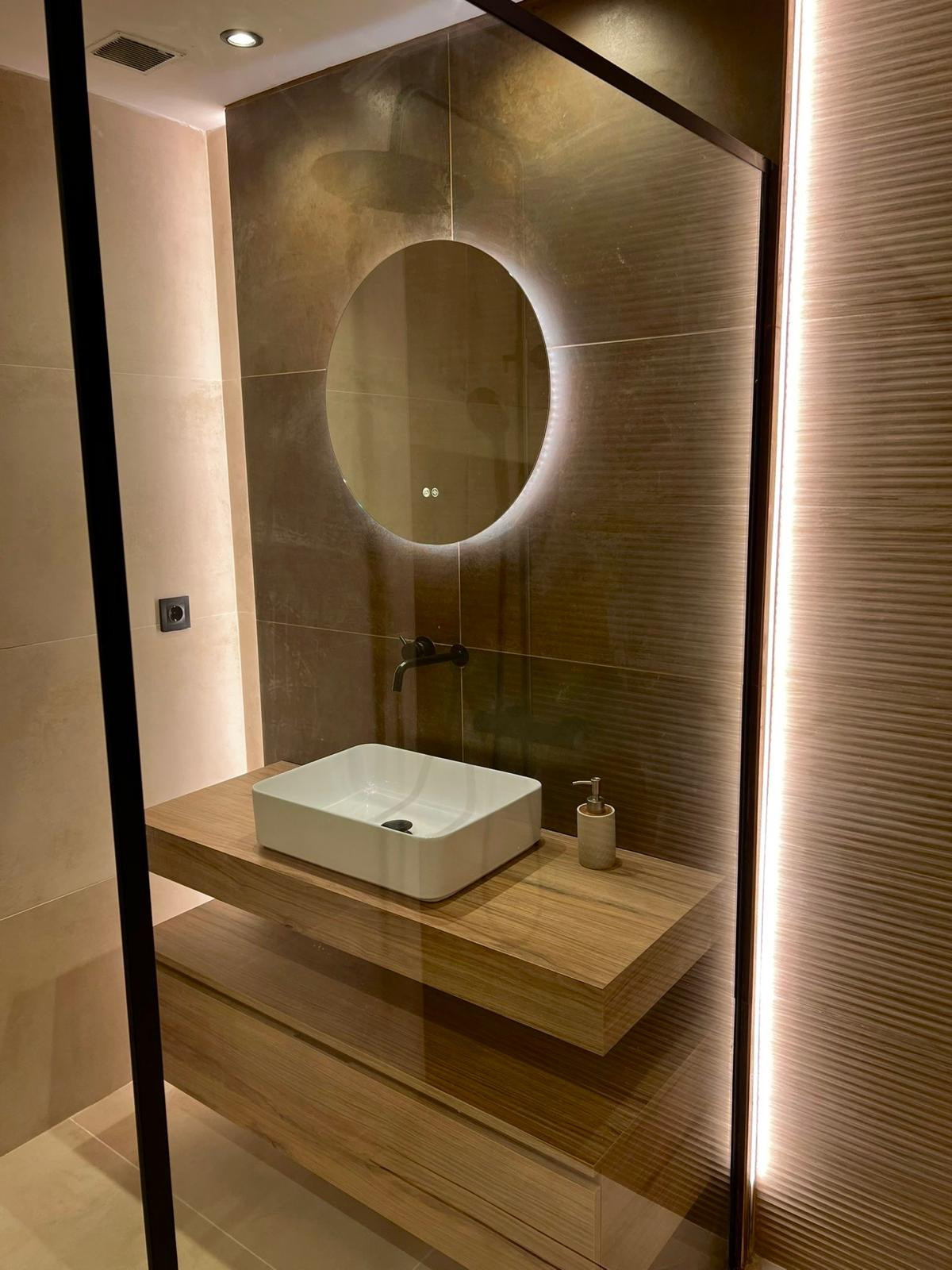Se vende Apartamento Planta Media de 2 dormitorios en Costa Del Sol, Málaga, España