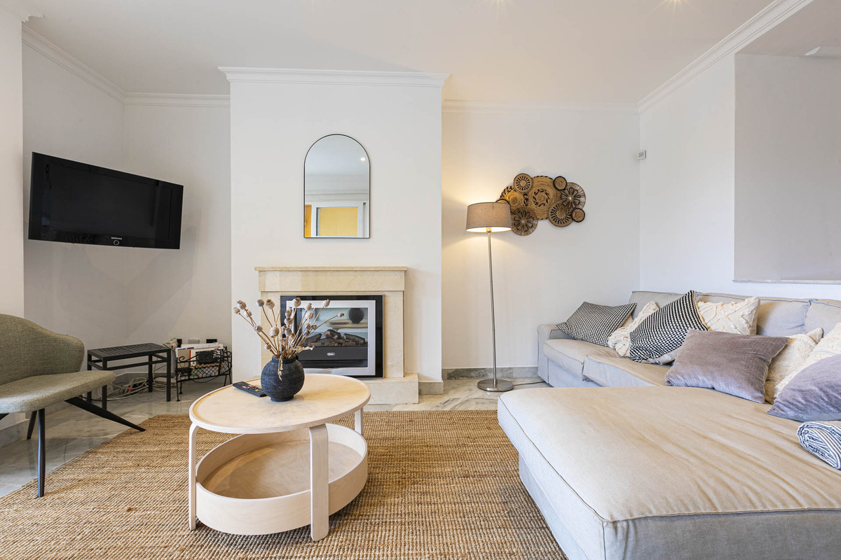 2 Bed Apartment for sale in Nueva Andalucía Costa Del Sol, Málaga, Spain