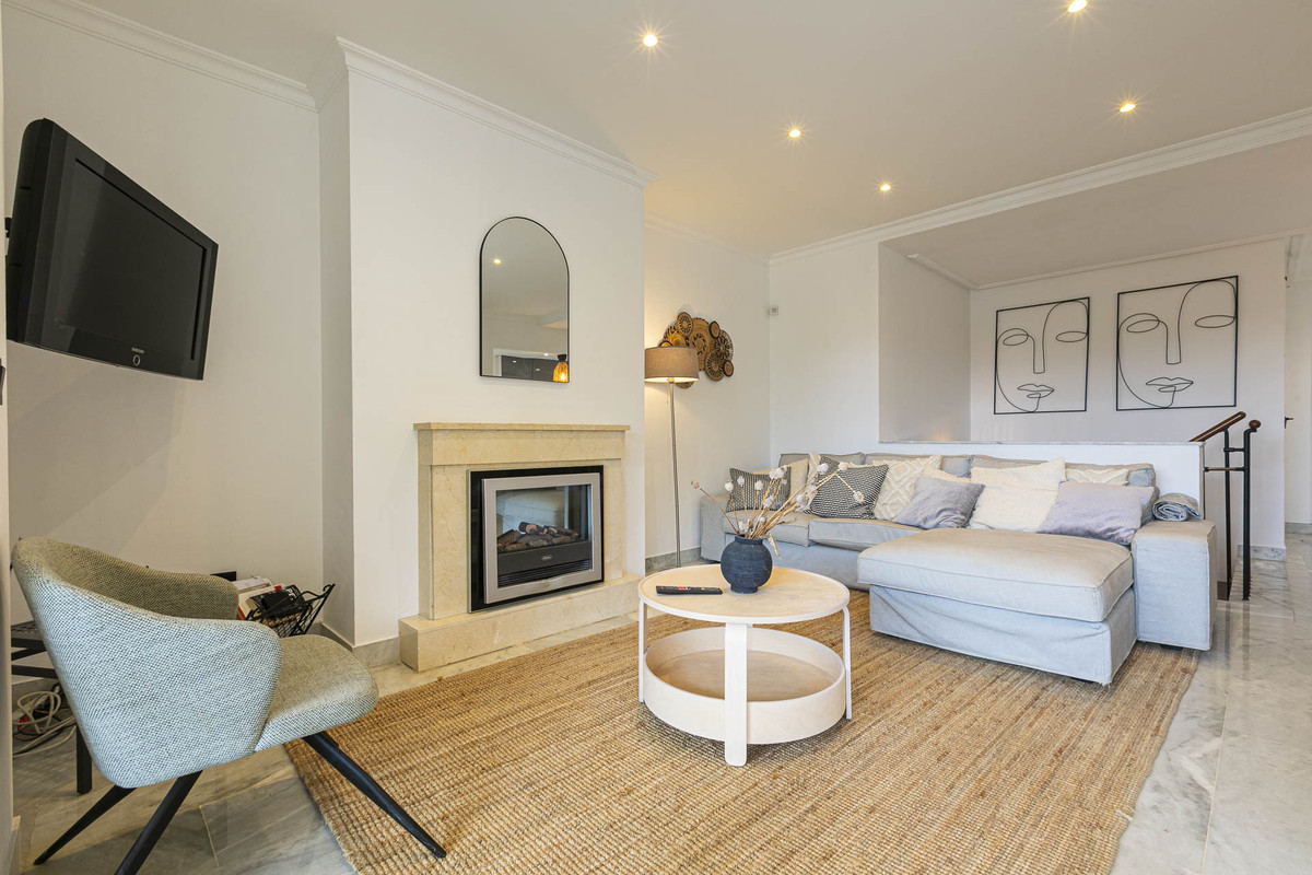 2 Bed Apartment for sale in Nueva Andalucía Costa Del Sol, Málaga, Spain